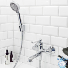 Cмеситель для ванны Iddis Oxford OXFSB02i02 (хром/белый) с душевым гарнитуром