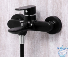 Смеситель для ванны WasserKRAFT Elbe 7401 с душевым гарнитуром (хром/черный)