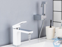 Смеситель Gappo G1017-1 с гигиеническим душем (хром/белый)