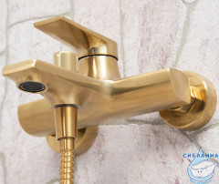 Смеситель для ванны Wassercraft Aisch 5501 с аксессуарами (золото)