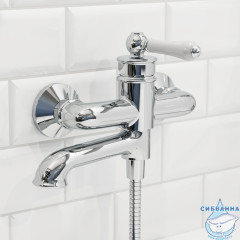 Cмеситель для ванны Iddis Oxford OXFSB02i02 (хром/белый) с душевым гарнитуром