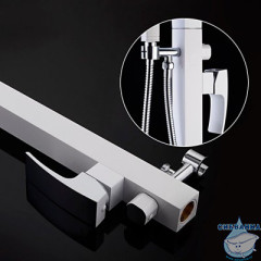 Смеситель для ванны на пол Gappo G3007-8 с аксессуарами (белый/хром)