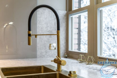 Смеситель для кухни Omoikiri Kanto 4994014 (черный/золото)