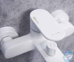 Смеситель для ванны Wassercraft Mindel 8501 с аксессуарами (белый)