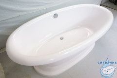 Ванна из литьевого мрамора New Line Sanitary Неона на подиуме 178х88