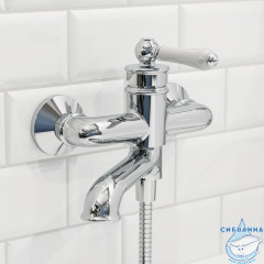 Cмеситель для ванны Iddis Oxford OXFSB02i02 (хром/белый) с душевым гарнитуром