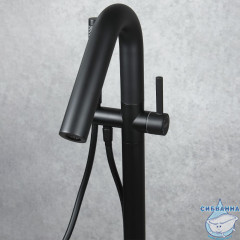 Смеситель для ванны напольный Calypso CS8 CS81003-6 с душевым гарнитуром (черный матовый)